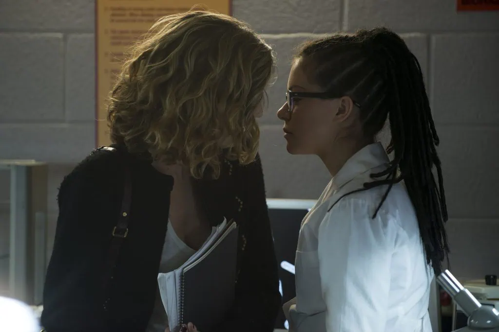 Ranking: melhores séries com personagens lgbtqiapn+ Delphine (évelyne brochu) e cosima (tatiana maslany) em "orphan black"