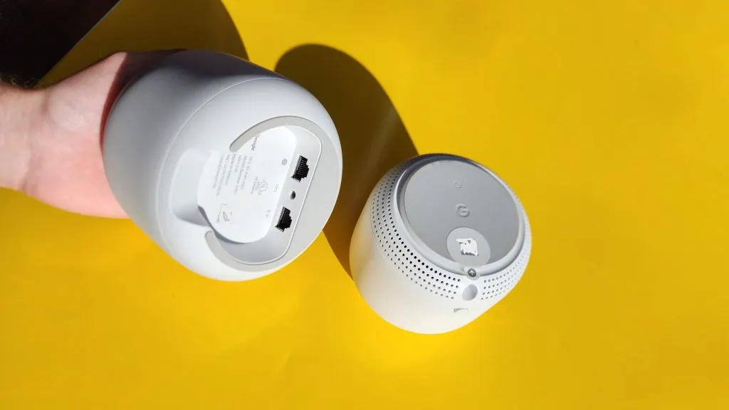 Review: roteador google nest wifi com alto-falante é um produto bem versátil Review: roteador google nest wifi com alto-falante é um produto bem versátil. É um produto coringa: une alto-falantes inteligentes aos roteadores mesh. Se você busca por rede estável com grande cobertura e ótima velocidade, vem ler esse review