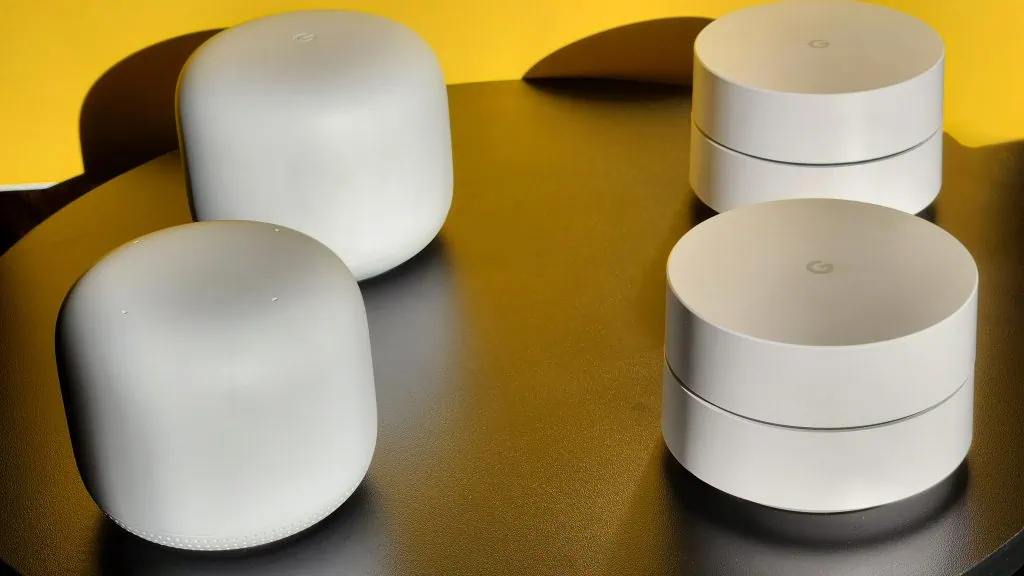 Review: roteador google nest wifi com alto-falante é um produto bem versátil Review: roteador google nest wifi com alto-falante é um produto bem versátil. É um produto coringa: une alto-falantes inteligentes aos roteadores mesh. Se você busca por rede estável com grande cobertura e ótima velocidade, vem ler esse review