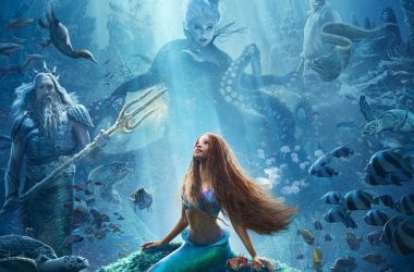 Poster oficial de a pequena sereia com ariel em destaque