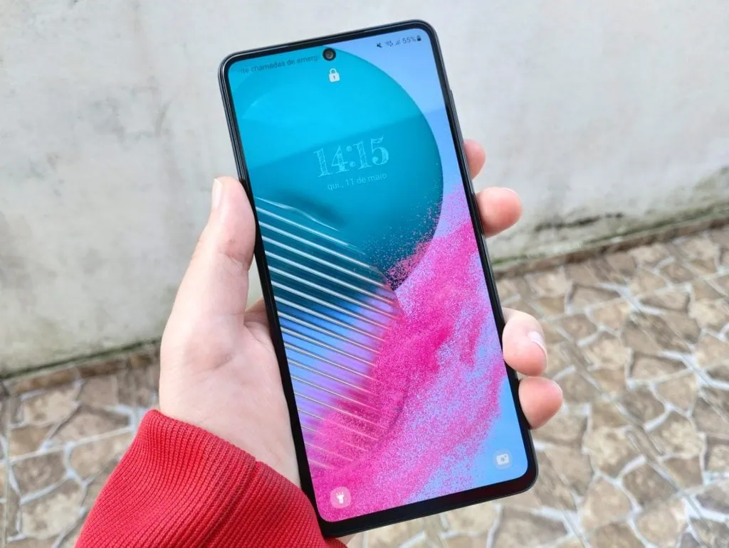 Review: galaxy m54 5g, um intermediário de respeito A tela do galaxy m54 5g é linda e com ótimo brilho