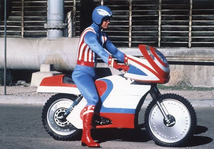 Relembre os filmes antigos da marvel que vieram antes do mcu Cena do filme capitão américa