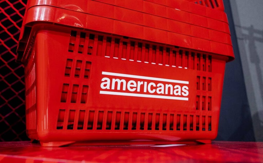 Compras internacionais online valem a pena? Um guia completo Na foto há diversas cestas de compras da holding brasileira americanas.