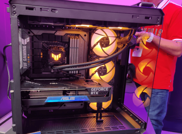 Asus apresenta pc gamer sem cabos internos Asus tuf gaming t alt | 1 cpu aberta pela lateral, mostrando a estrutura de um computador