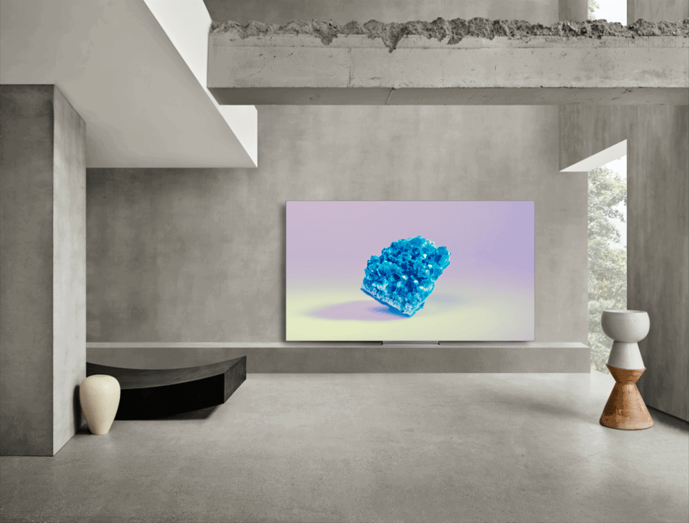 Samsung lança tv microled de r$ 1 milhão no brasil Imagem de uma tv microled moderna instalada em uma sala minimalista com paredes de concreto.