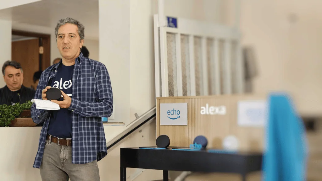 Echo pop: nuevo altavoz con Alexa llega a Brasil “Se han vendido más de 35 millones de dispositivos alexa en todo el mundo, con un crecimiento del XNUMX% en las ventas en brasil en el último año”, dice jacques benain, líder de dispositivos de amazon en brasil. Imagen: bruno martínez