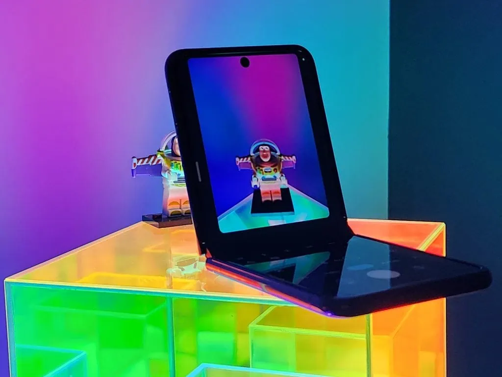 Review motorola razr 40 ultra: telas de encher os olhos Review motorola razr 40 ultra: telas de encher os olhos. A motorola fez um trabalho excepcional no razr 40 ultra. A fluidez das telas e do sistema são ponto alto, além da altíssima qualidade de construção. Vem conhecer o aparelho