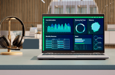 Monitor com painel de dados de tecnologia e inovação para negócios e análise de mercado.