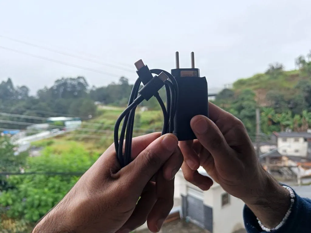 Review: motorola edge 40 acerta em todos os pontos Carregador e cabo do motorola edge 40