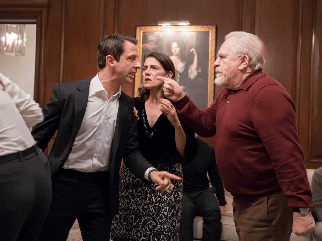 Waarom de opvolging van het hbo de seriegeschiedenis zal ingaan HBO ken logan martha | personages in gevecht, met kendall aan de linkerkant. Zijn hand neerleggen terwijl hij tegen zijn vader schreeuwde, oké. , die met de vinger naar het gezicht van het kind wijst; de vrouw van de CEO zit in het midden van de twee en kijkt naar Kendall