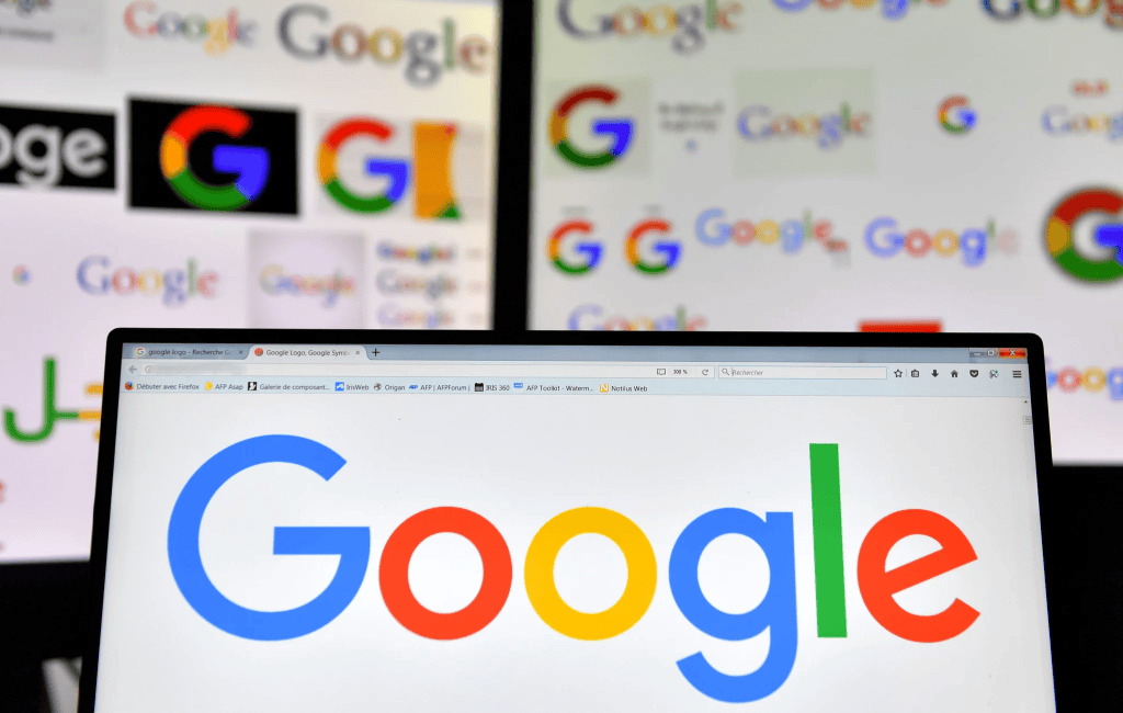 Como achar imagens sem direitos autorais no google Google imagens t alt logo do google na parte inferior da imagem, em tamanho grande; no segundo plano, imagens de telas mostrando vários logos do google em diversas formas