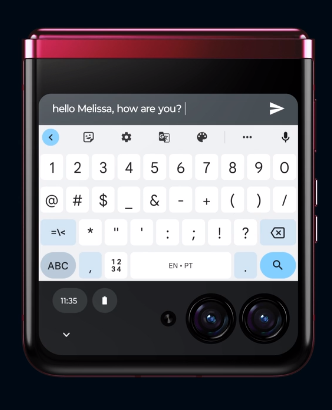 Motorola razr plus é o novo dobrável rival do galaxy z flip Digite mesmo com a tela fechada. Imagem: motorola