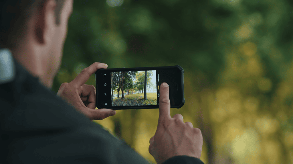 Promoção de celular com 21. 000 mah de bateria: oukitel wp19 Câmera principal de 64 mp, câmera macro, câmera de visão noturna e emissores de luz infravermelho. Imagem: oukitel