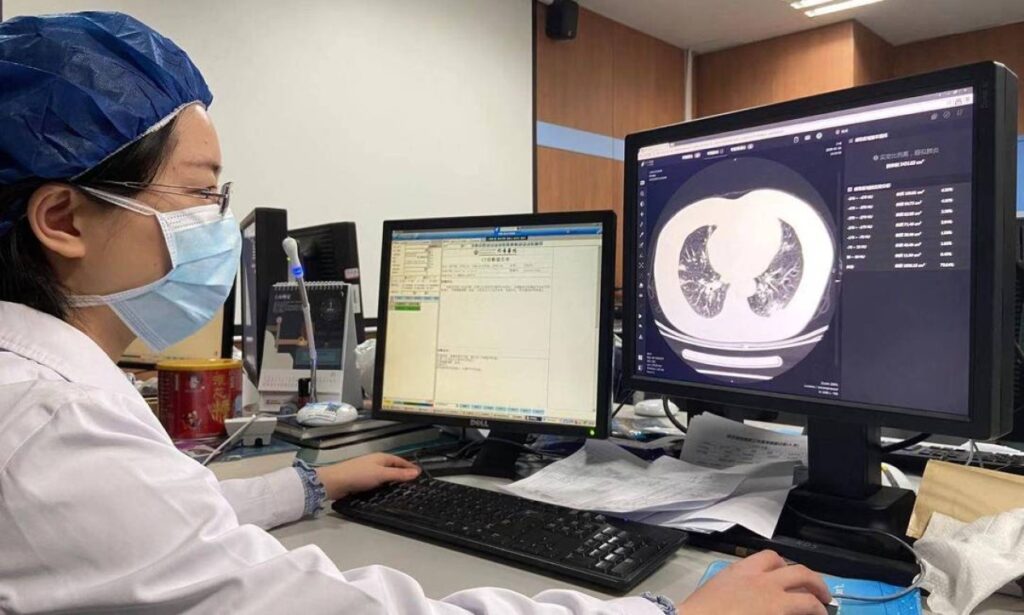Hospitais chineses utilizando ia treinada com imagens de pacientes com coronavírus para uma detecção mais rápida e precisa da doença