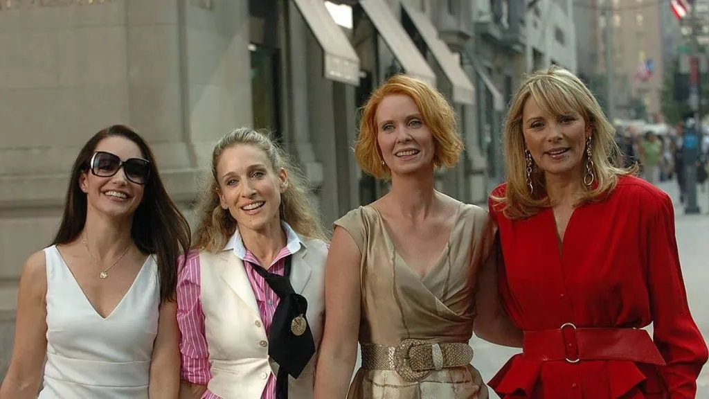 Kim cattrall volta como samantha em “and just like that” Kirsten davis, sarah jessica parker, cynthia nixon e kim cattrall estrelaram sexy and the city.