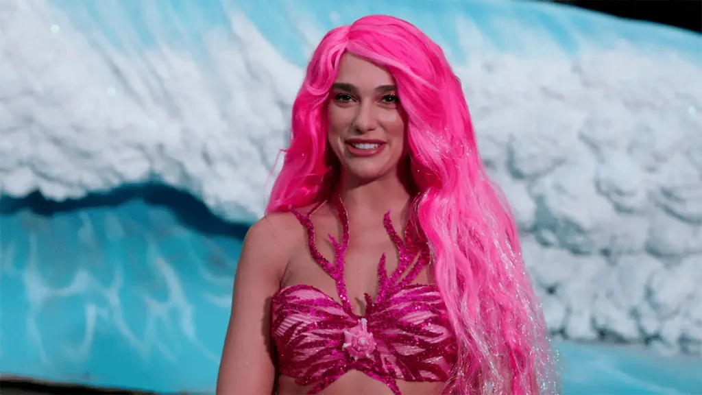 Crítica: barbie prova que rosa combina com tudo e supera expectativas Dua lipa como a babie sereia, em participação especial