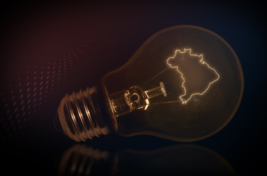 Apagão deixa cidades brasileiras sem energia