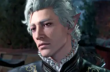 Rei elfo com cabelo prateado e olhos vermelhos, personagem de fantasia em cenário de floresta.