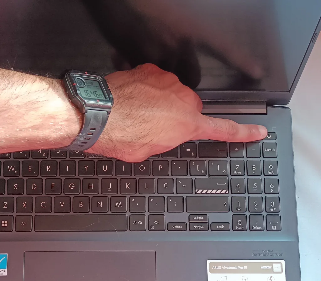 Review: asus vivobook pro 15 oled Review: asus vivobook pro 15 oled. Com processador intel core i9 e gpu geforce rtx 3050 da nvidia, modelo chega para entregar experiência completa. Veja o que achamos