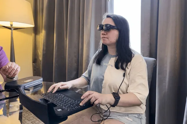 Conheça o primeiro notebook com realidade aumentada (ar) Notebook com óculos ar t alt