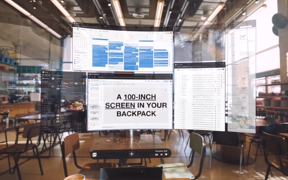 Monitor de 100 polegadas com vários aplicativos abertos em ambiente de coworking moderno, ideal para produtividade.