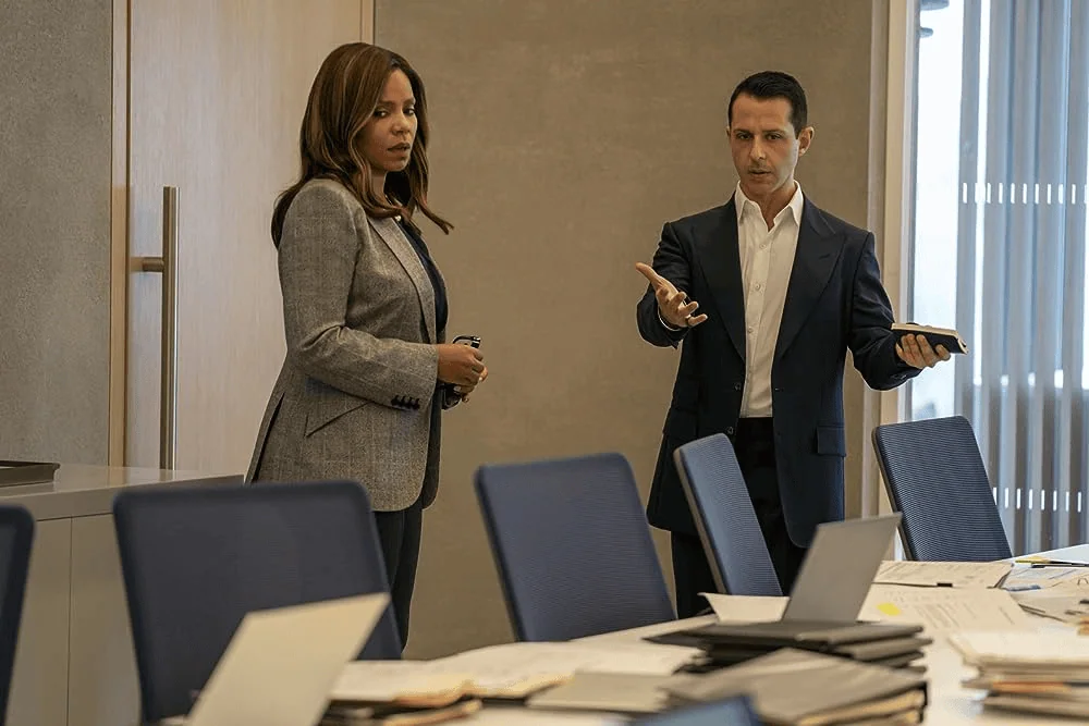 Waarom de opvolging van het hbo de seriegeschiedenis zal ingaan In seizoen 3 van Succession ontmoet Kendall zijn advocaat (links) (afbeelding: hbo/reproductie). Alt