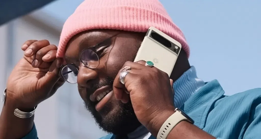 Novo smartphone google pixel 7 pro com câmera avançada e design elegante.