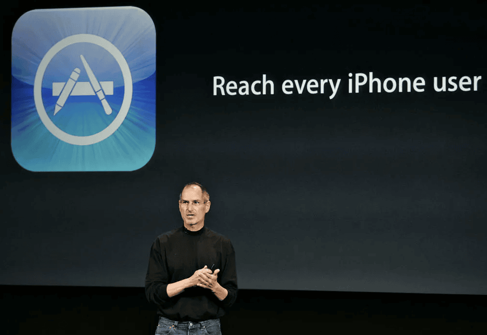 Veja a evolução do iphone (2007-2023) Steve jobs durante a apresentação da app store