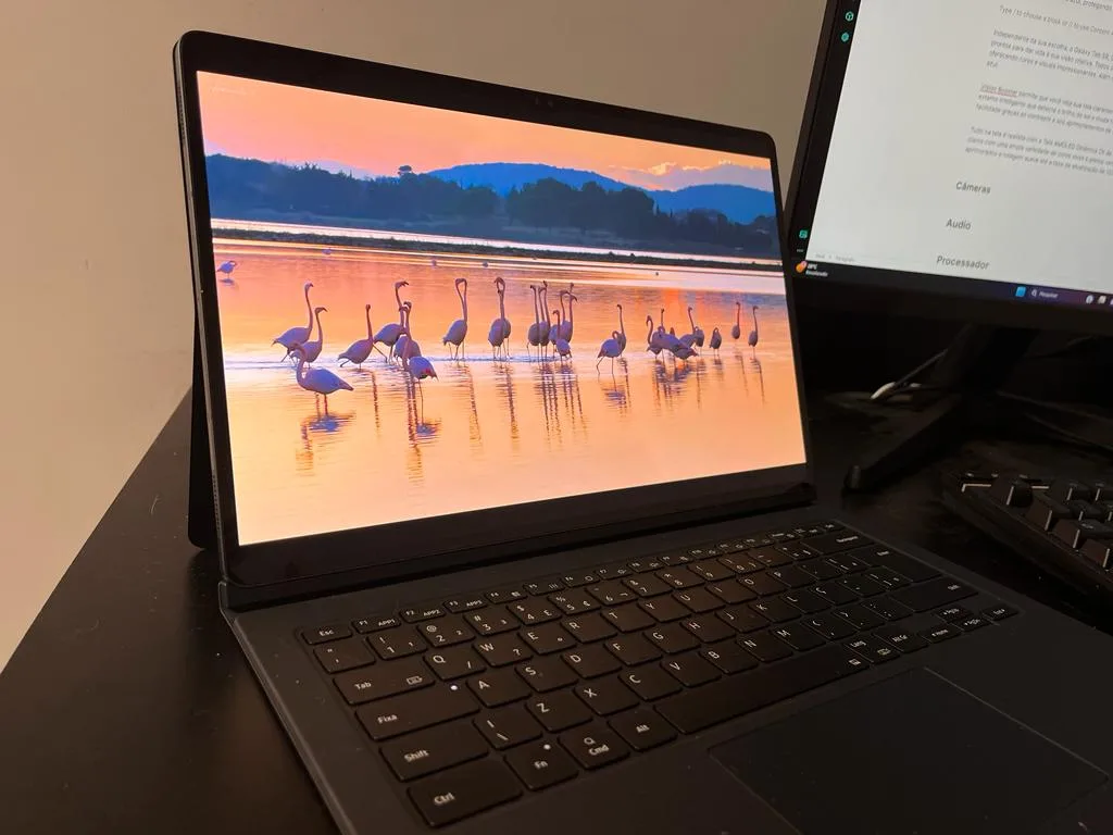 Review: galaxy tab s9 ultra, o tablet mega poderoso de 2023. Trazendo o poderoso processador da linha galaxy s23, o tablet premium da samsung oferece desempenho e um modo computador com a capa teclado. Confira nossas impressões
