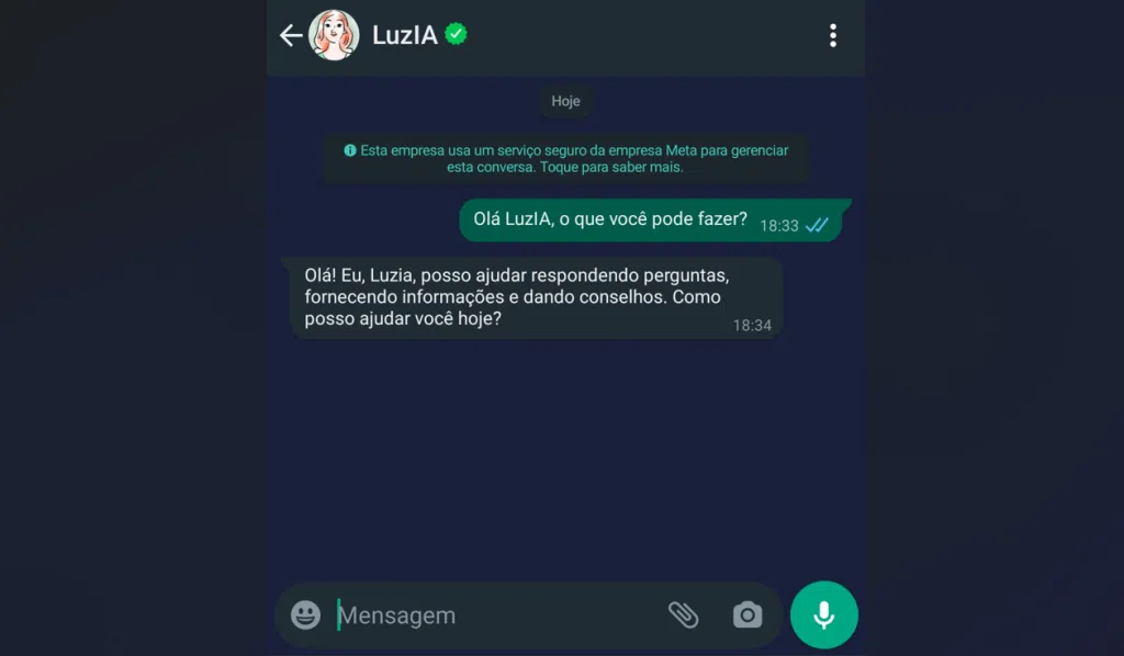 Assistente virtual ajudando no atendimento ao cliente em aplicativo de mensagens.