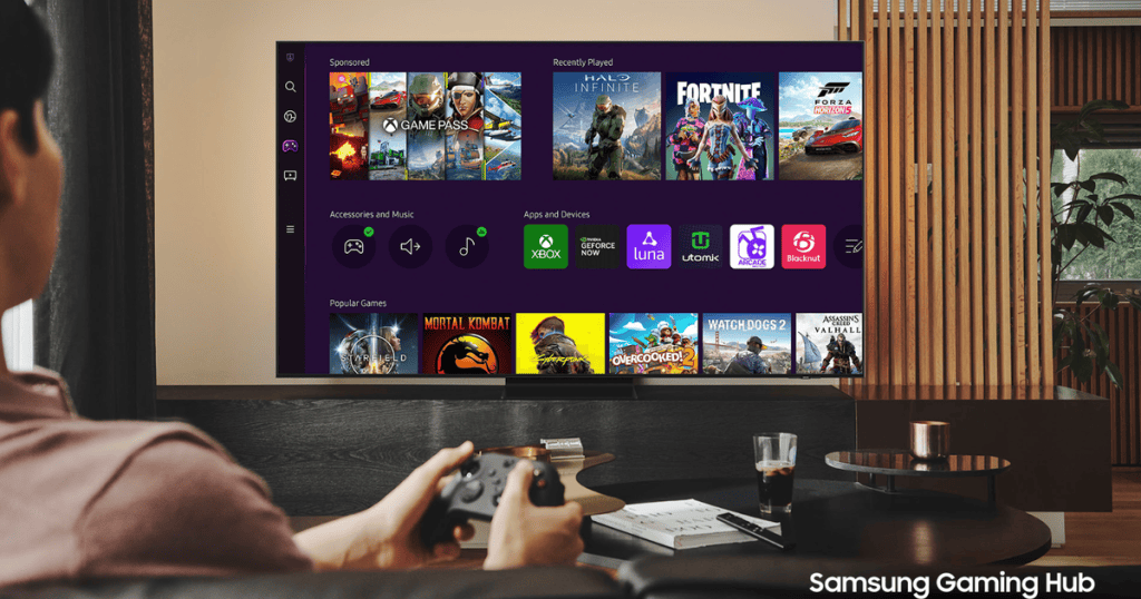 Samsung lança linha big tvs com qled 98" e oled 77″ Homem usando gaming hub da samsung