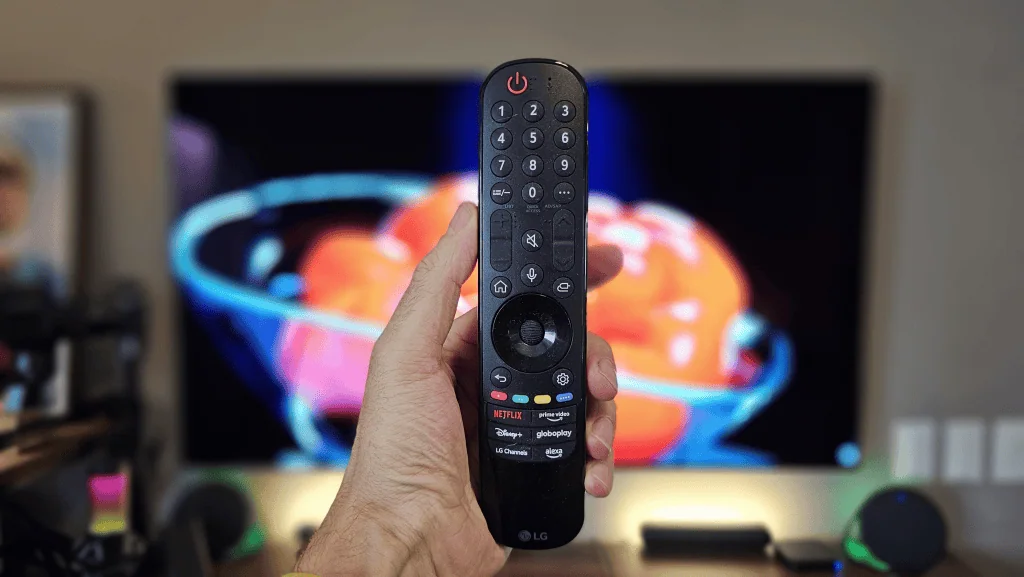 Review-comparativo: lg oled evo b3, c3 vs. G3 O clássico controle remoto magic mouse poderia ser atualizado, mas não foi.