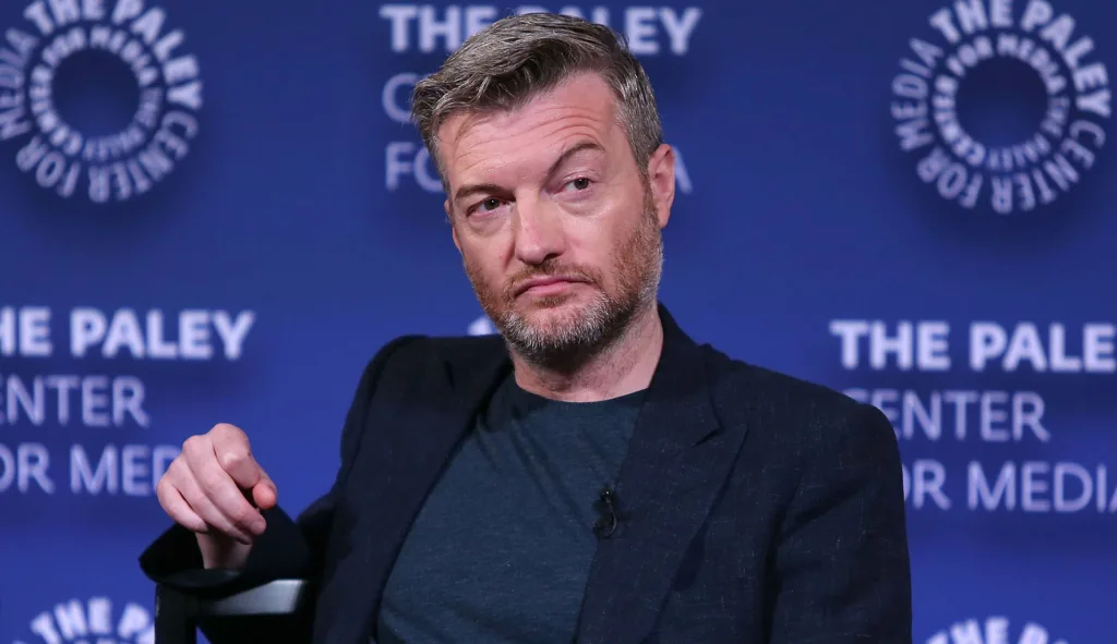 Black mirror: os melhores episódios e suas conexões com as tecnologias atuais Black mirror: os melhores episódios e suas conexões com as tecnologias atuais. Explore o mundo distópico da série e entenda como ele se conecta com as tecnologias atuais