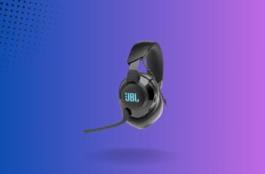 Headset jbl quantum 610 em fundo degradê roxo