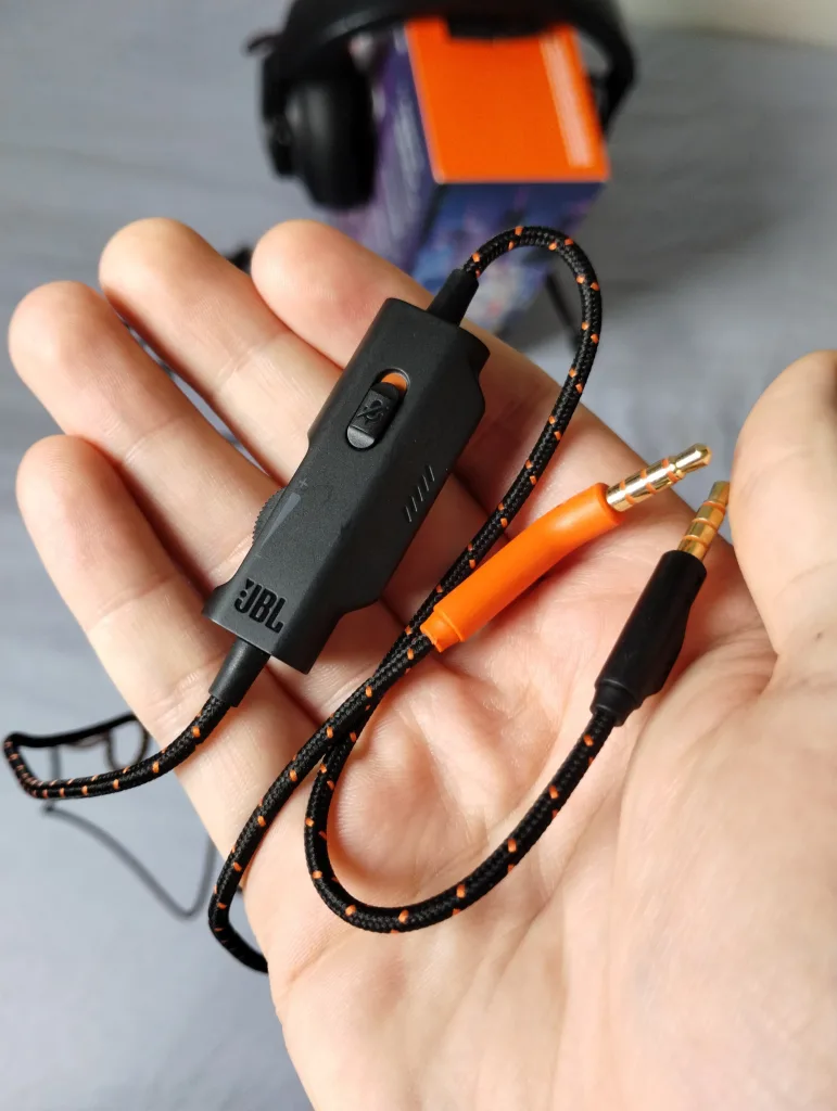 Review: headset jbl quantum 610 é ótimo acerto para o público gamer Cabo de áudio de 3. 5mm para conectar o jbl quantum 610 via cabo