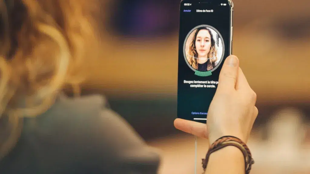 Black mirror: os melhores episódios e suas conexões com as tecnologias atuais Black mirror: os melhores episódios e suas conexões com as tecnologias atuais. Explore o mundo distópico da série e entenda como ele se conecta com as tecnologias atuais