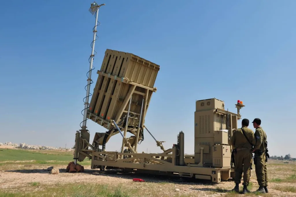 Como funciona o domo de ferro, sistema de defesa antimíssil de israel. Sistema consegue detectar mísseis e aeronaves antes de chegarem a seu destino. Entenda o funcionamento e, porque ele não evitou ataque do hamas em 07 de outubro
