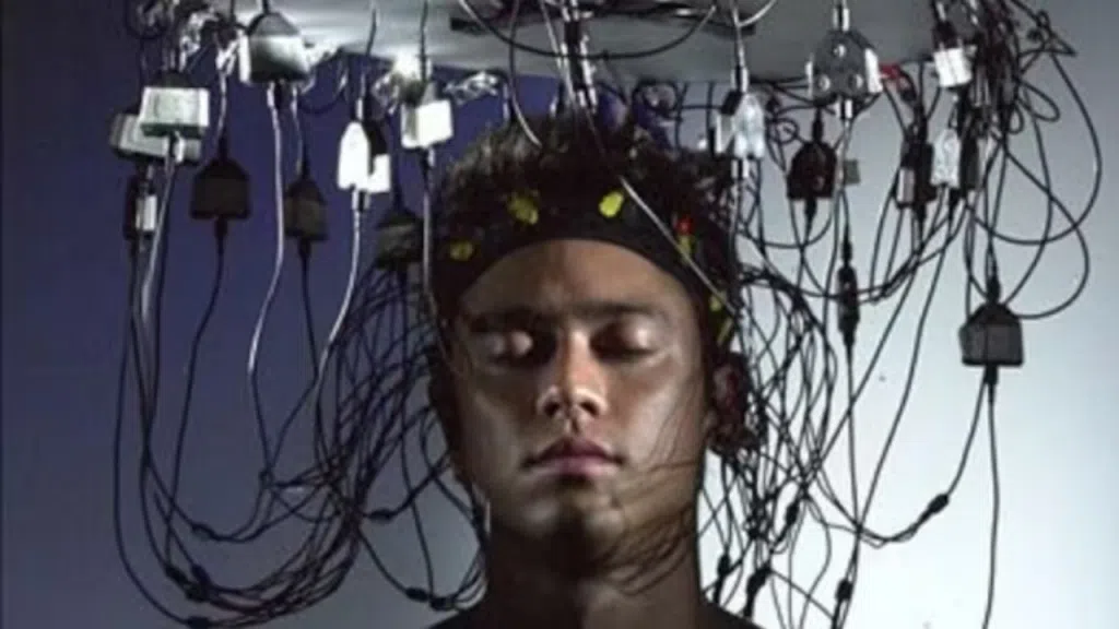 Cientistas japoneses criam gravador de sonhos baseado em atividade cerebral Homem usando projeto de gravador de sonhos