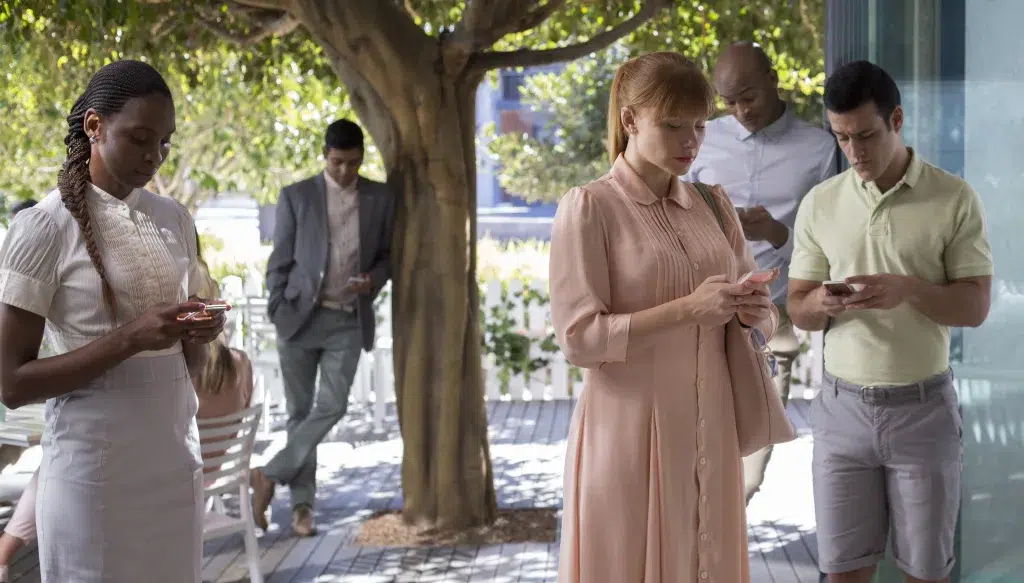 Black mirror: os melhores episódios e suas conexões com as tecnologias atuais Black mirror: os melhores episódios e suas conexões com as tecnologias atuais. Explore o mundo distópico da série e entenda como ele se conecta com as tecnologias atuais