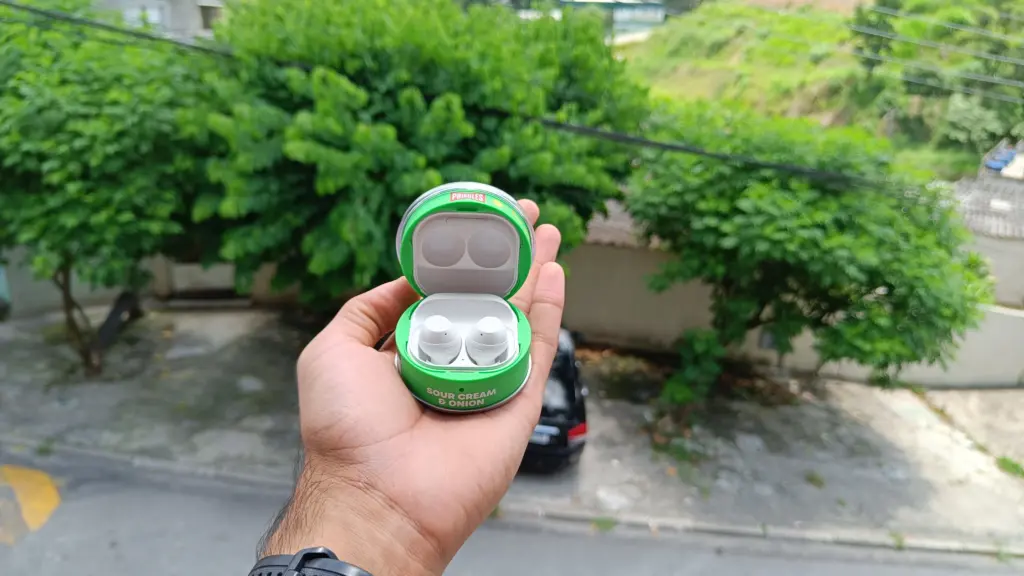 Review: galaxy buds fe entrega bom som e boa bateria por menos de r$ 600 Case da pringles do galaxy buds fe