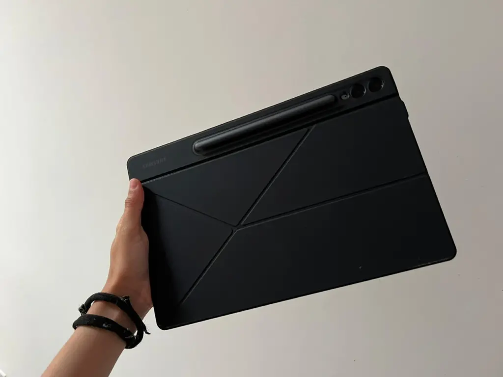 Review: galaxy tab s9 fe+, tablet da samsung com bom custo-benefício Review: galaxy tab s9 fe+, tablet da samsung com bom custo-benefício. O galaxy tab s9 fe+ é atualmente o modelo mais barato da linha s9, será que vale a pena investir nesse tablet para trabalho e estudo? Confira nossas impressões