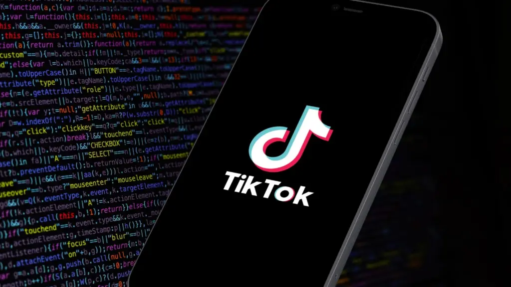 Tudo que você não sabia sobre o tiktok Tudo que você não sabia sobre o tiktok. Se você quer saber como funciona o algoritmo do tiktok, ou até mesmo como surgiu a logo do aplicativo, confira essas e outras curiosidades aqui!