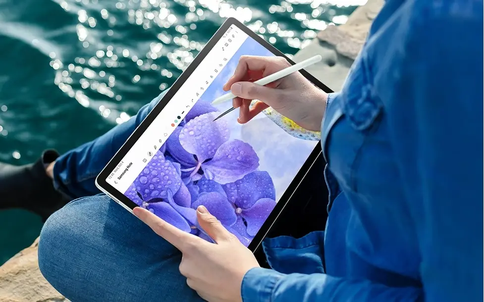REVIEW: Galaxy Tab S9 FE+, tablet da Samsung com bom custo-benefício. O Galaxy Tab S9 FE+ é atualmente o modelo mais barato da linha S9, será que vale a pena investir nesse tablet para trabalho e estudo? Confira nossas impressões