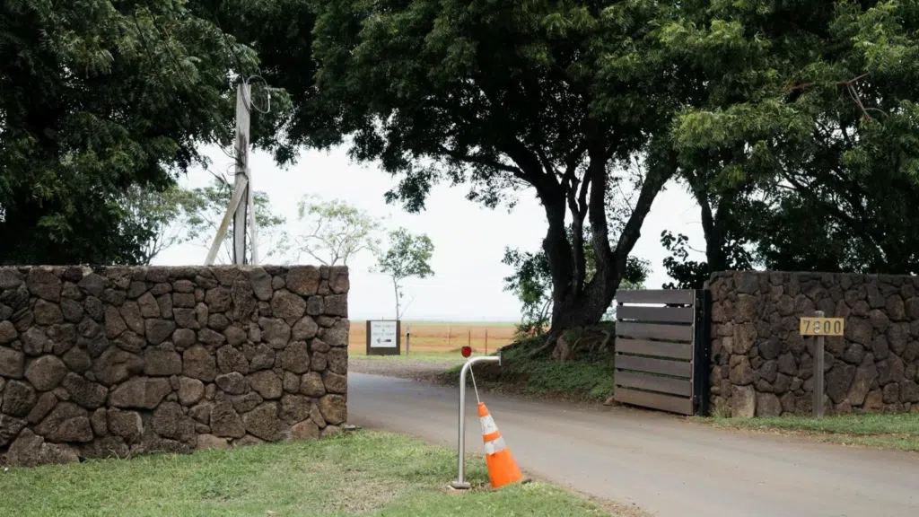 Mark zuckerberg está construindo um bunker secreto no havaí Mark zuckerberg está construindo um bunker secreto no havaí. Projeto de ceo possui duas mansões, meia dúzia de prédios e 5. 000 metros quadrados; saiba mais