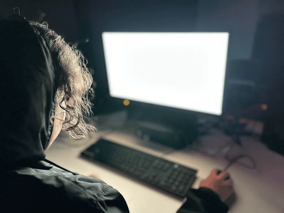 英国は未成年者のポルノ消費をどのように防ぐつもりか イギリス