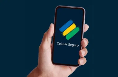 Segurança em celular com destaque para plano chamado celular seguro.