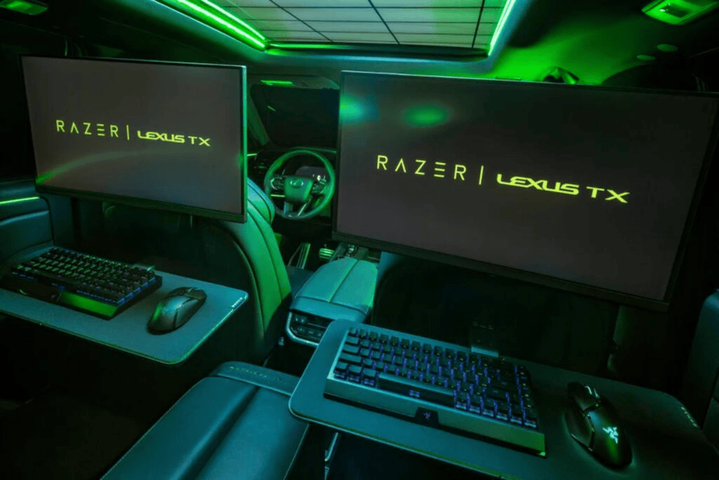 Razer lexus tx ambiente de gaming com monitores e teclados profissionais.