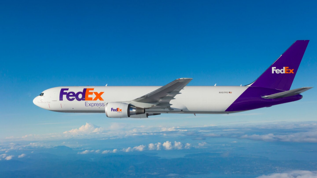 A fedex é uma renomada empresa global de serviços de logística e transporte. Fundada em 1971 nos estados unidos, ela se tornou uma das líderes do setor