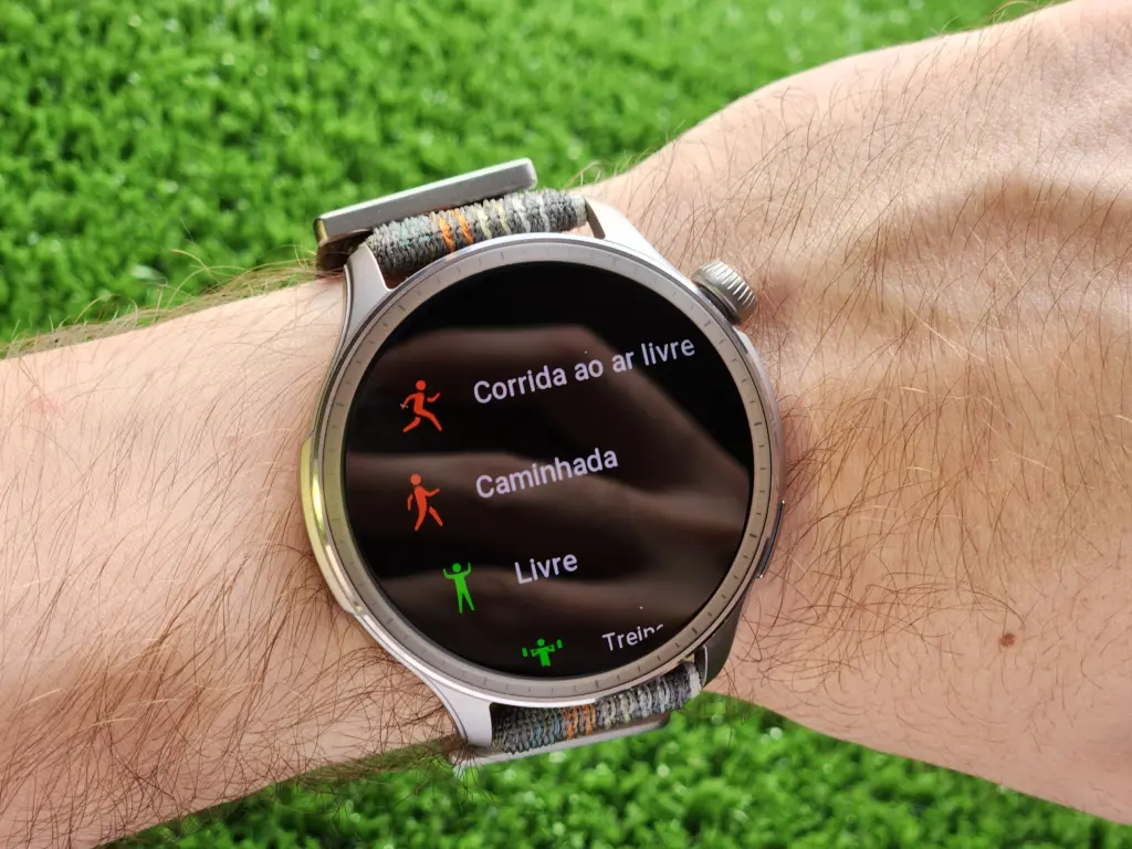 Review: smartwatch amazfit balance tem bateria que dura semanas Review: smartwatch amazfit balance tem bateria que dura semanas. Além da ótima bateria, um dos maiores diferenciais do amazfit balance é o fato dele ser um smartwatch capaz de medir pressão arterial.