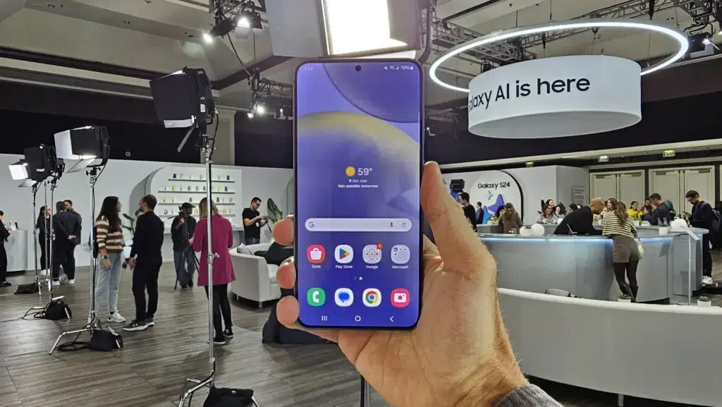 Comparativo: galaxy s24 vs. Iphone 15 Comparativo: galaxy s24 vs. Iphone 15. A samsung acaba de lançar o seu mais novo topo de linha e se você está pensando em escolher entre ele e o iphone 15, confira este comparativo detalhado!